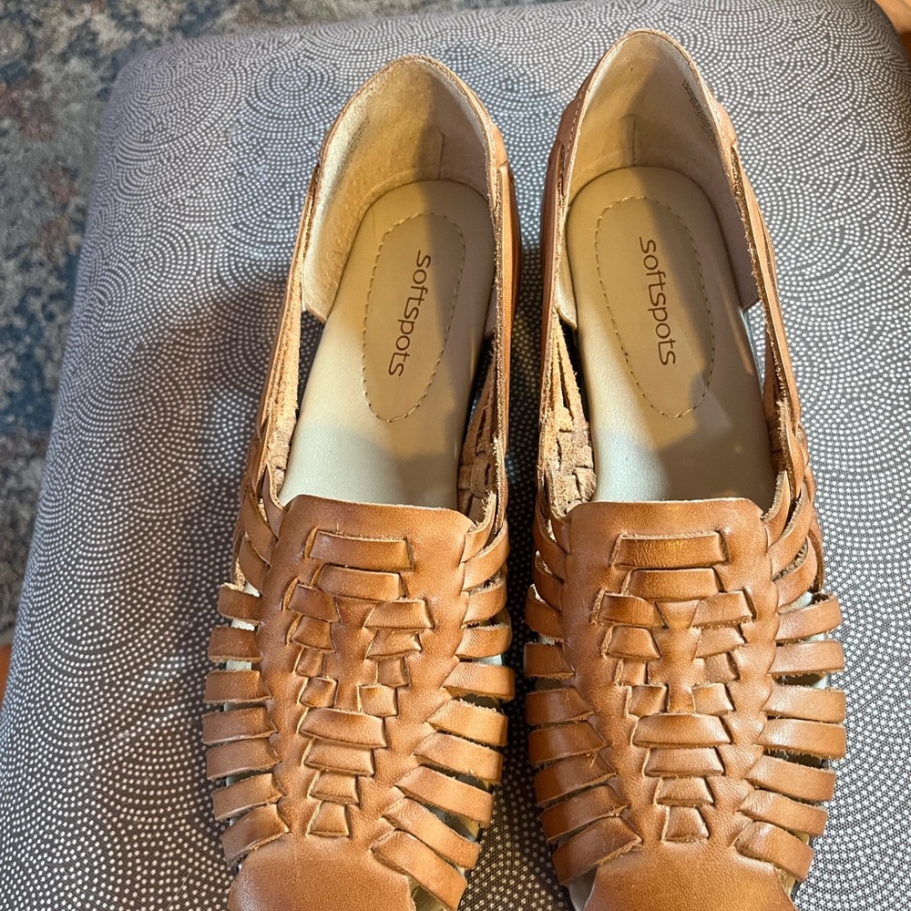 Softspots Women's Tan Woven Leather Slip-On Flats 8 1/2 Narrow